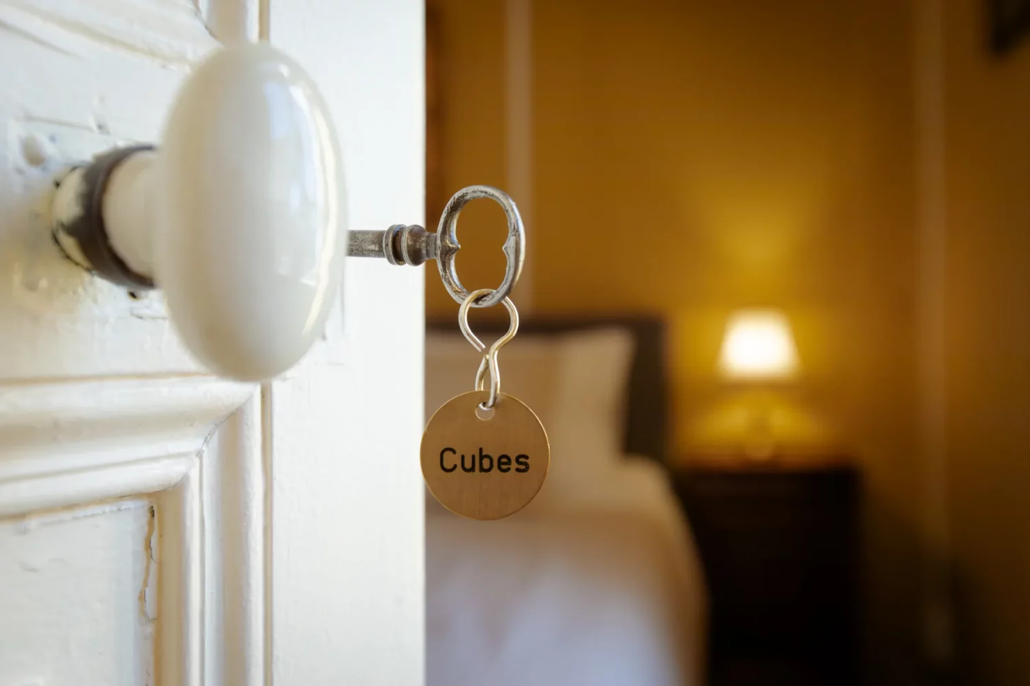 Sleuteldetail van kamer Cubes bij La Joyeuse